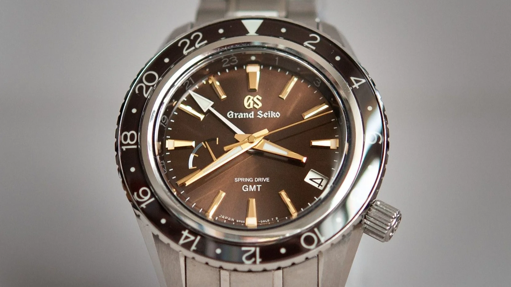 Grand Seiko Spring Drive GMT “Champagne Diamond” SBGE267G, front picture