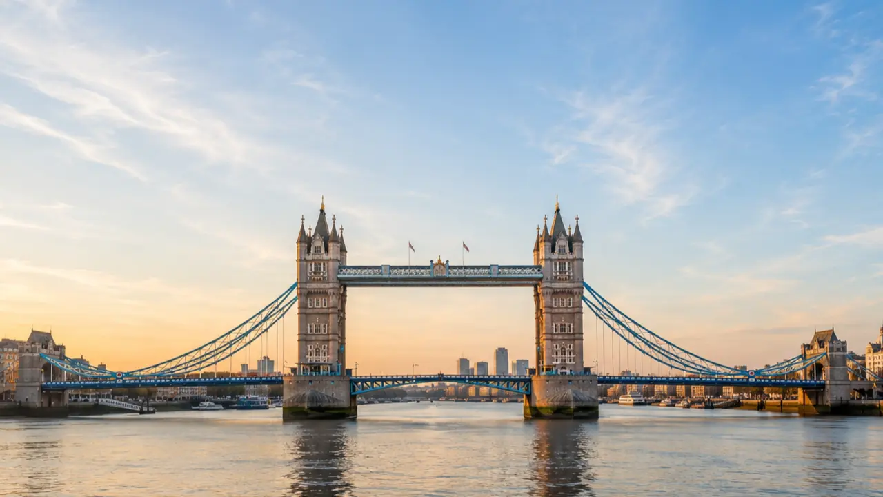 Tower Bridge, Loppemarkeder i London