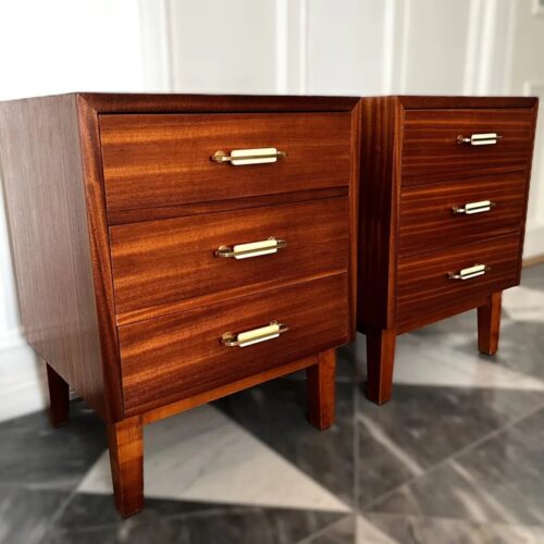 Patina Collectors blogg. Skandinavisk møbeldesign. Retro nattbord i teakfinér