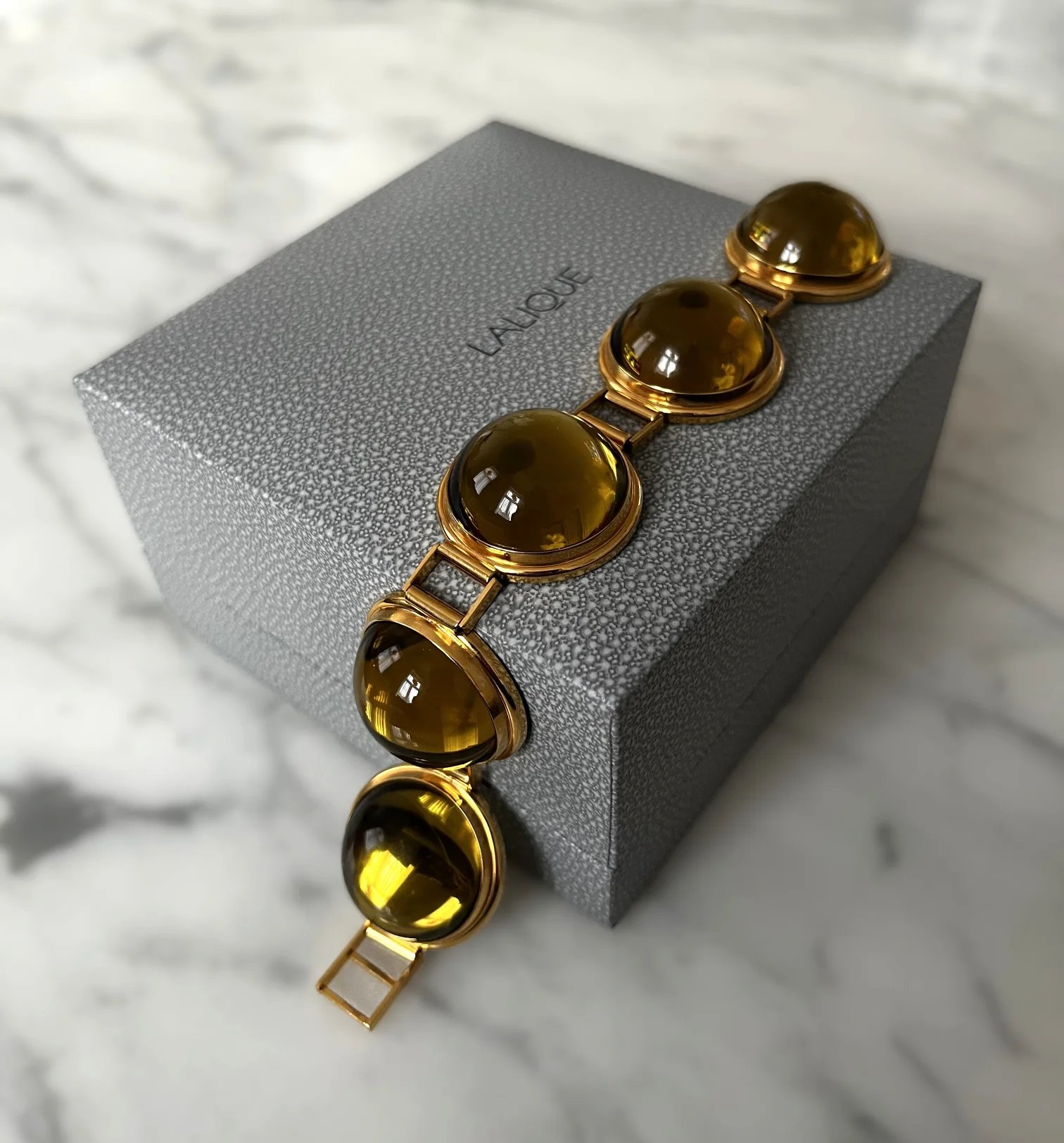 Patina Collectors blogg. Vintage Lalique armbånd. Loppemarkeder i Europa